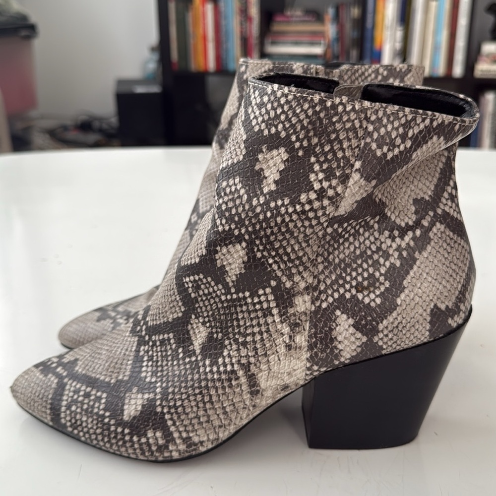 NWOT Dolce Vita python printed ankle boots
Size 10